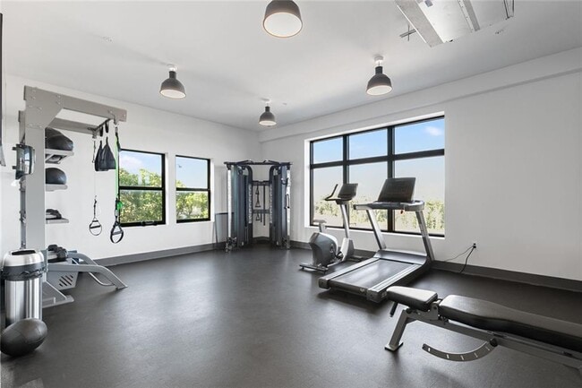 Building Photo - 112 Rogers St NE