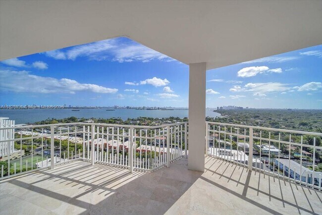 Building Photo - 2000 Towerside Terrace