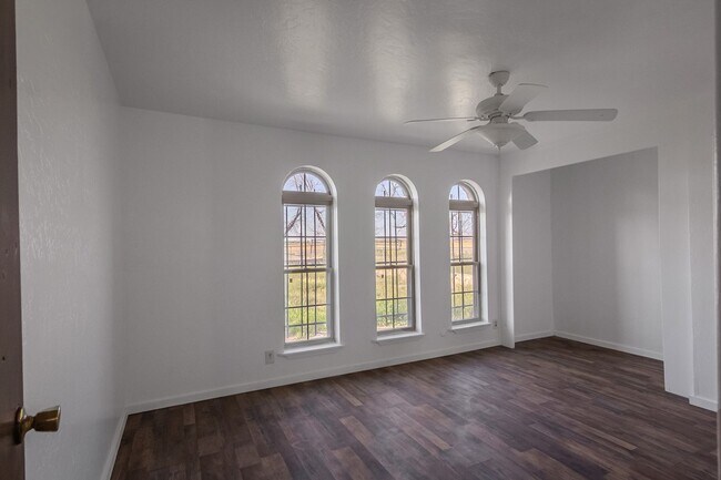 Building Photo - 3025 W Ohara Rd