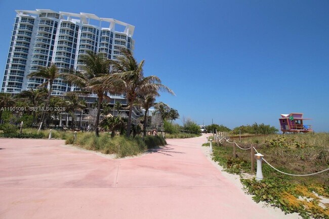 Building Photo - 6422 Collins Ave