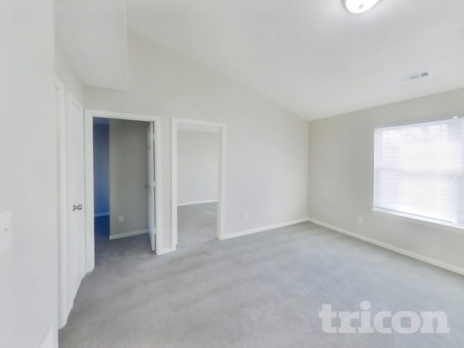 Building Photo - 9825 Rhodes Ln