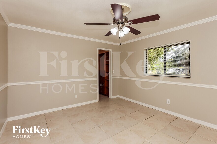 Building Photo - 241 SW 32nd Terrace