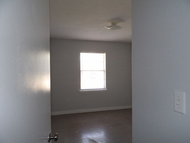 Building Photo - Kinston Apartments, Kinston, AL