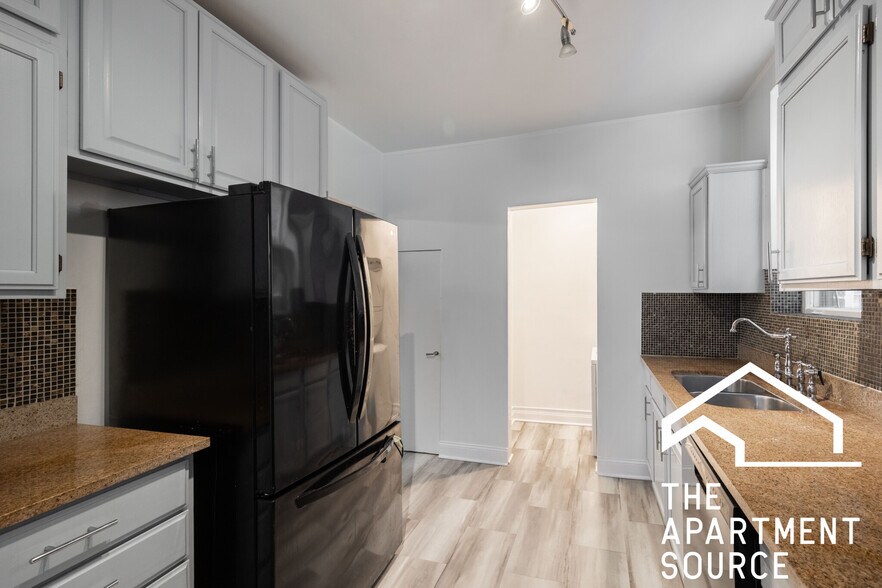 Building Photo - 1432 W Jonquil Ter