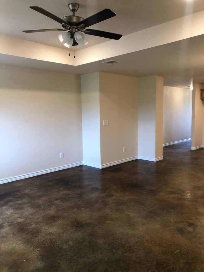Building Photo - 509 College St