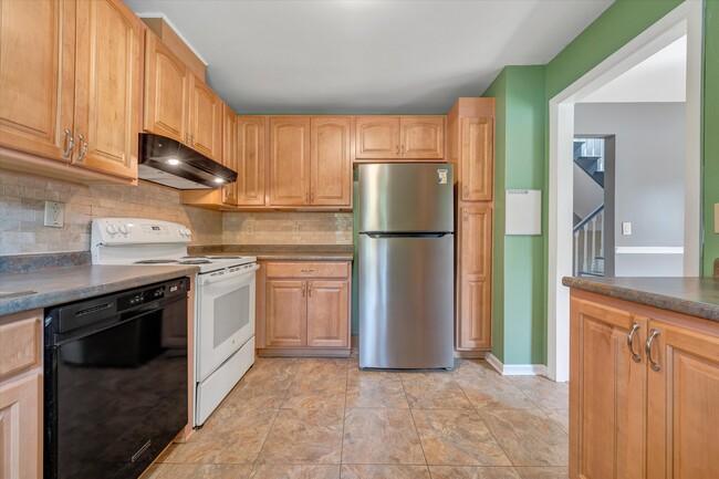 Building Photo - 104 Southampton Ct