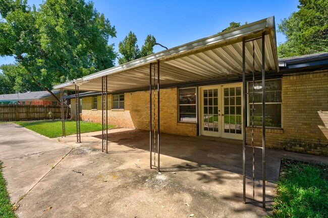 Building Photo - Norman Rental Near OU Campus For Rent!