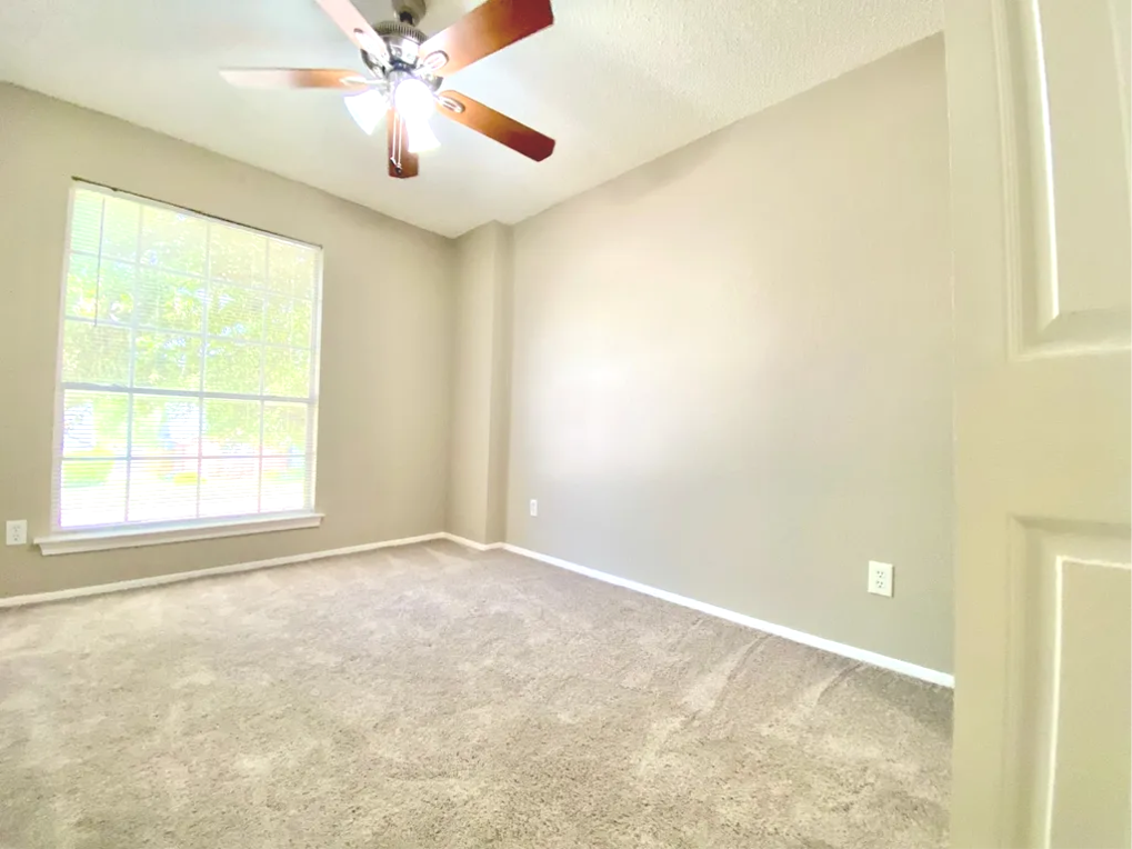 Building Photo - 1703 Sylvia Ln