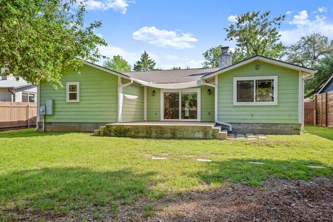 Building Photo - 2401 Stone River Dr
