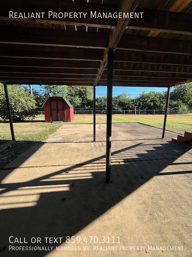 Building Photo - 501 Hickory Hill Dr