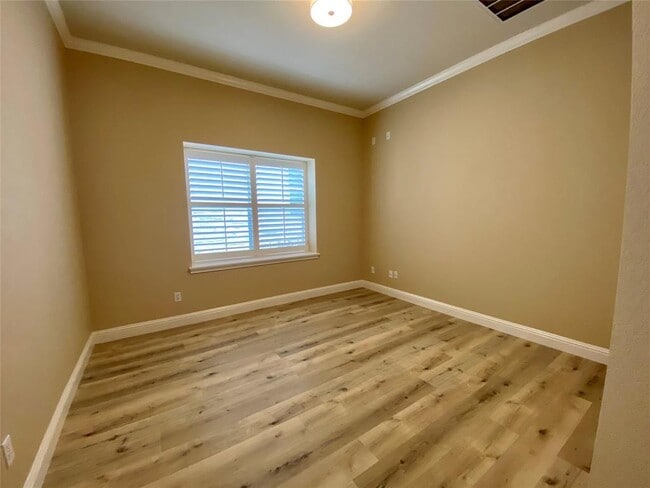 Building Photo - 5000 Mission Oaks Blvd