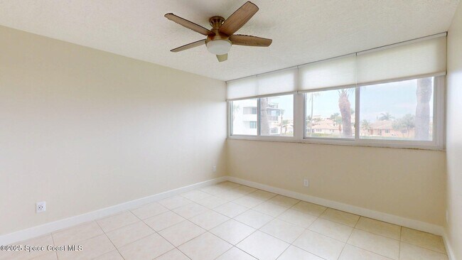 Building Photo - 300 Columbia Dr