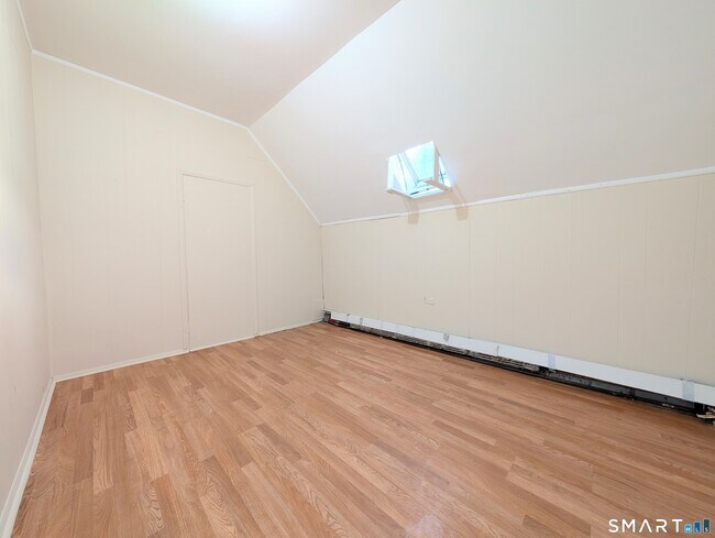Building Photo - 107 Catherine St