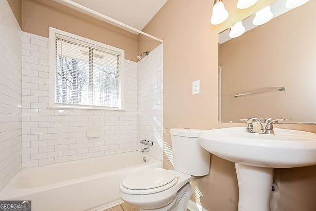 Building Photo - 10192 Port Royal Ct