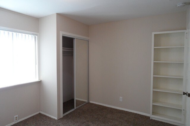 Building Photo - Spacious 6 Bedroom, 3 Bathroom, Single Fam...