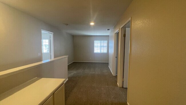 Building Photo - Gorgeous 4 Bedroom, 2.5 Bath with Loft in Rancho Del Oro For Rent!