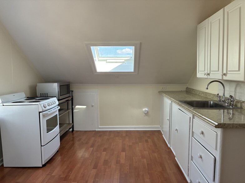 Building Photo - 119 Lake Shore Dr