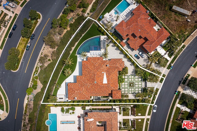 Building Photo - 28 Tide Watch