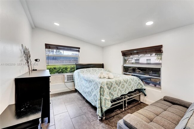 Building Photo - 107 Stirling Rd