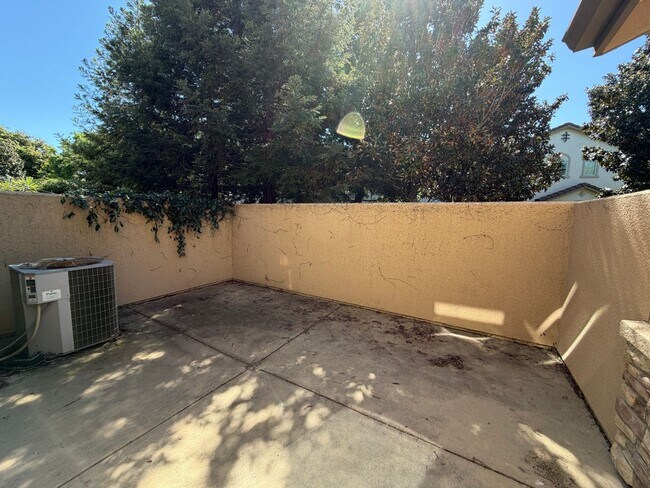 Building Photo - 3301 N Park Dr