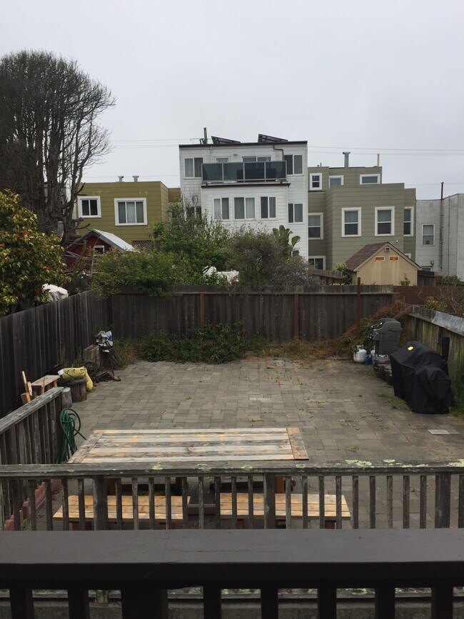 Building Photo - 678 41st Ave