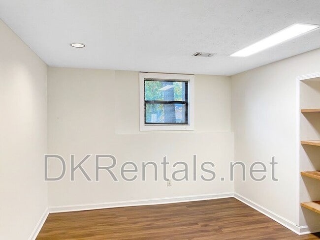 Building Photo - 2136 Clementine Dr