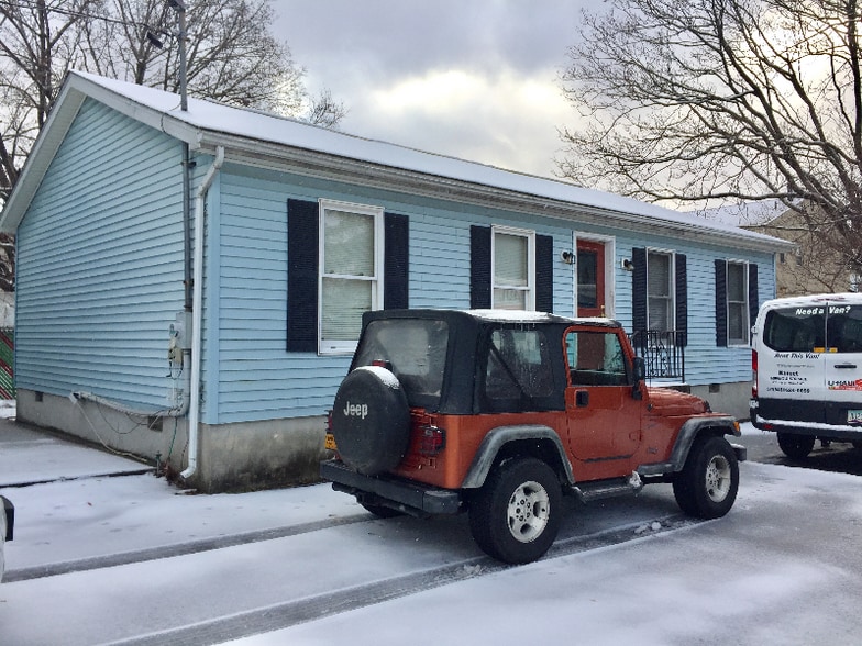 Building Photo - 39 Benson St