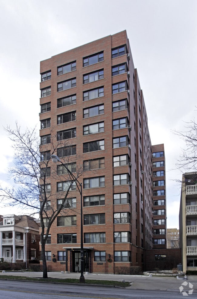 Building Photo - Shore Manor