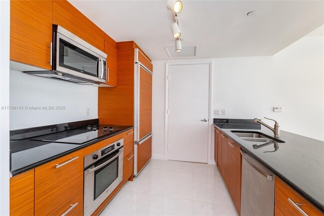 Building Photo - 50 Biscayne Blvd