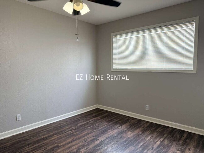 Building Photo - 2102 5th Ave N