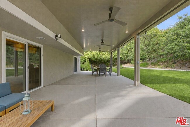 Building Photo - 5500 Blanco Ave