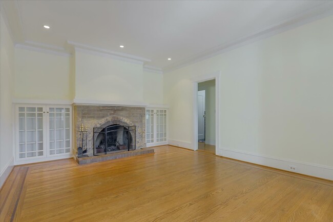 Building Photo - 1525 Cypress Ave