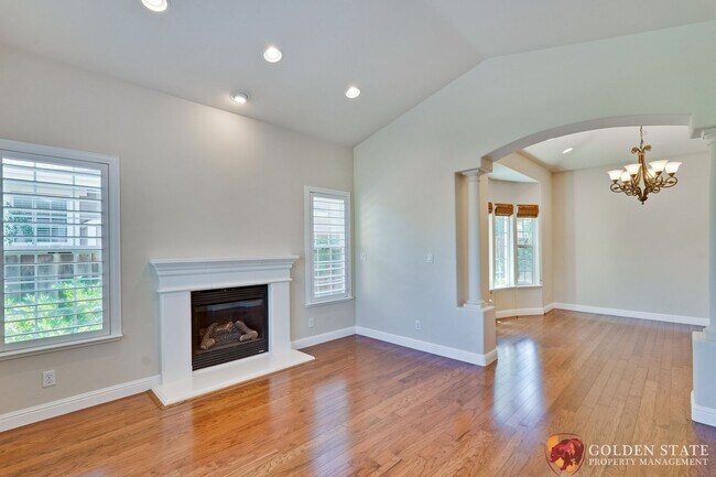 Building Photo - Mediterranean Elegance in the Heart of Cam...