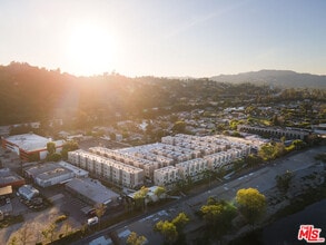 Building Photo - 2720 N Cadence Wy