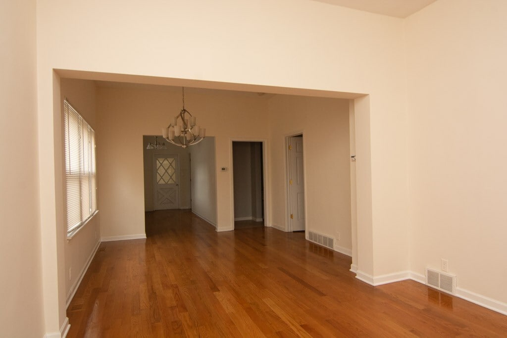 Building Photo - 2814 N Maplewood Ave