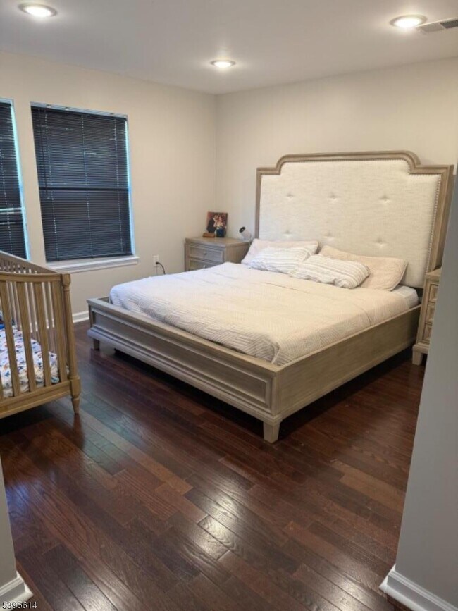 Building Photo - 342 S 20th St