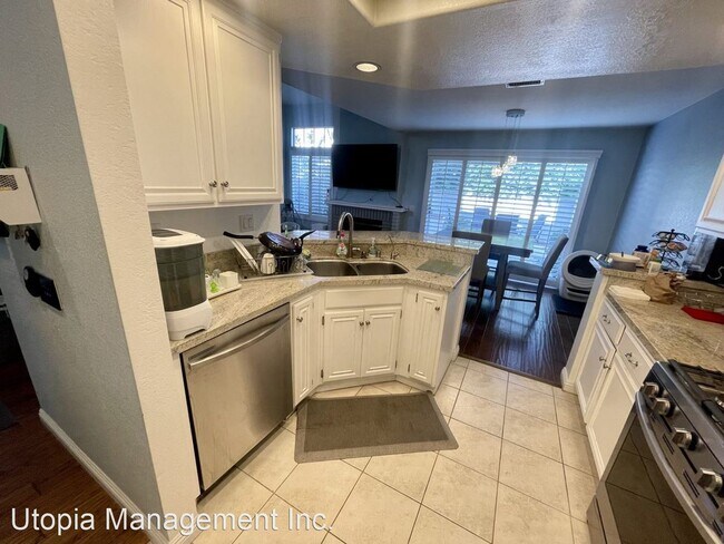 Building Photo - 3 br, 2.5 bath House - 2211 Carob Way