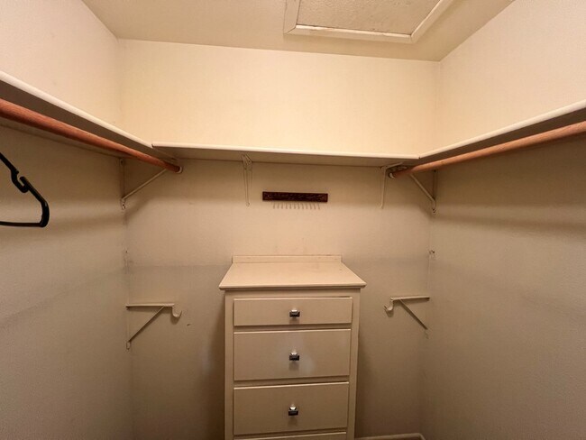 Building Photo - 10 Arroyo-Santiago