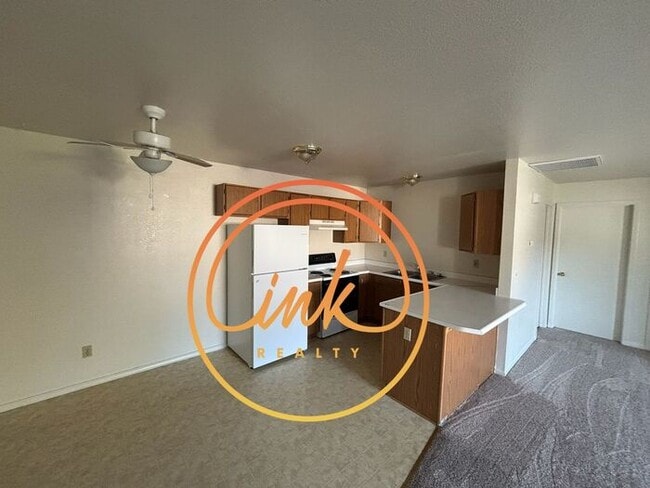 Building Photo - Charming Duplex in Quiet Dayton Neighborhood!