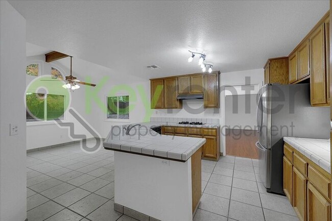 Building Photo - 1330 Kingswood Dr