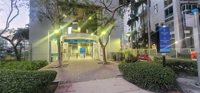 Building Photo - 31 SE 5th St