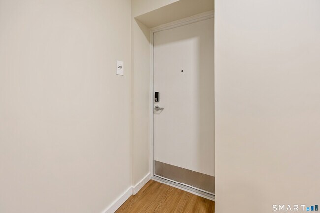 Building Photo - 1355 Main St