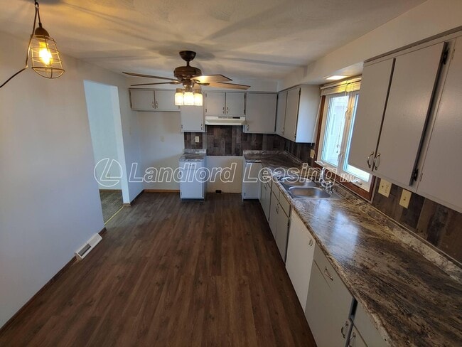 Building Photo - Split level home with updates in Amherst S...