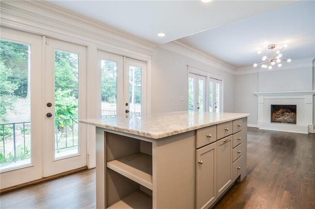 Building Photo - 2079 Street De Ville
