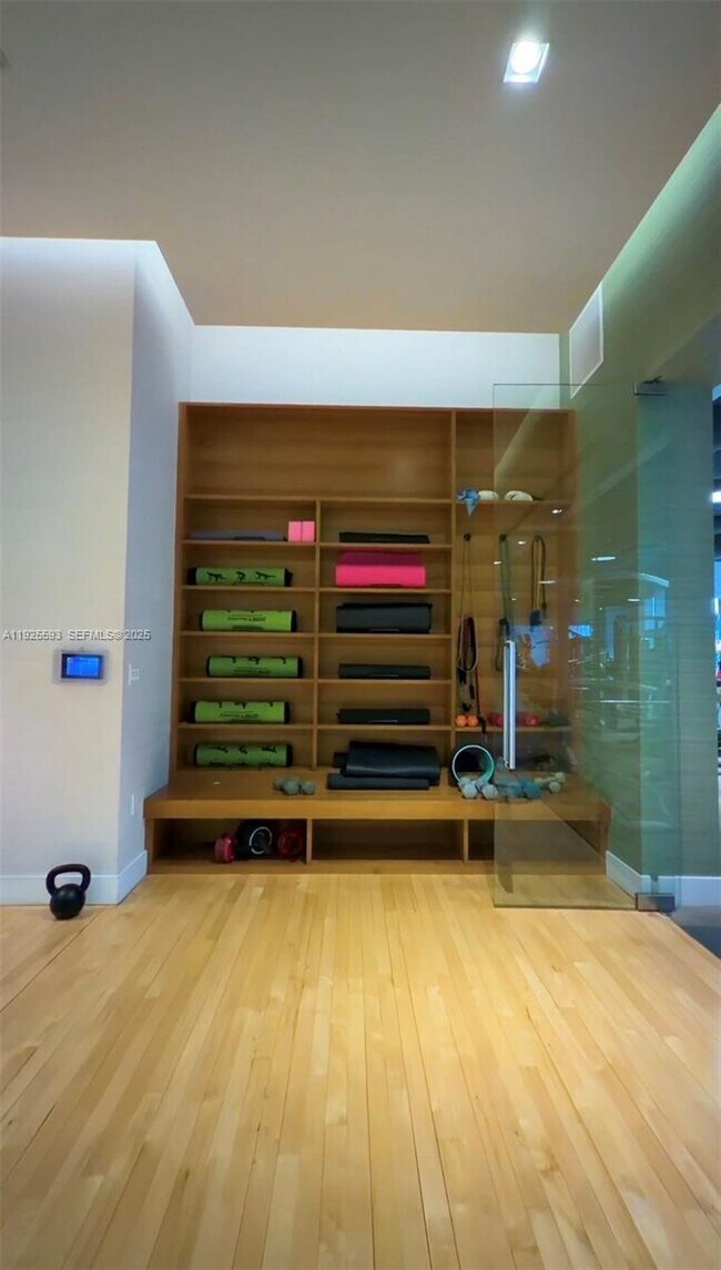 Building Photo - 16385 Biscayne Blvd