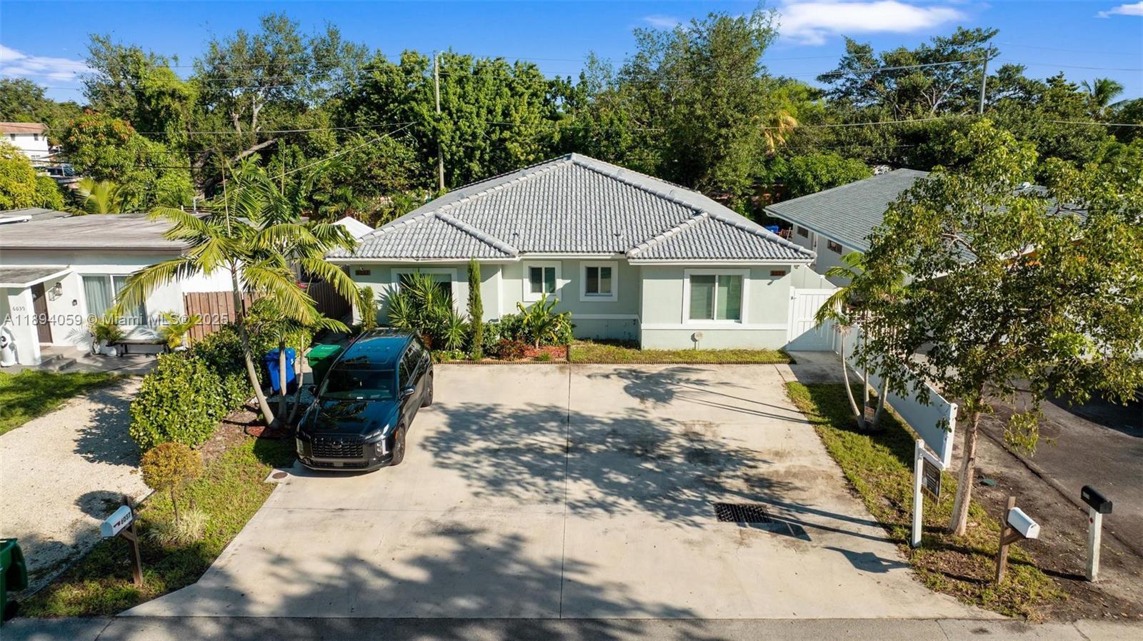 Building Photo - 6035 SW 40th Ct