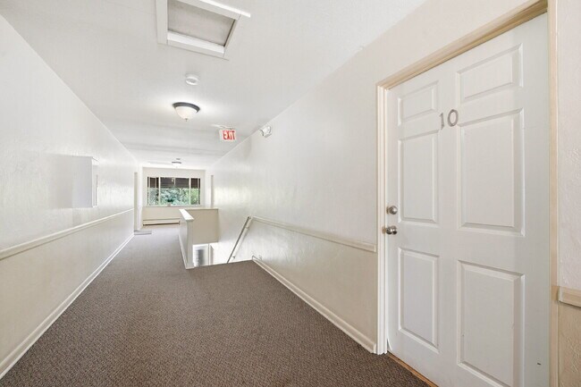 Building Photo - $1,480.95 with $300 off the first month's rent, 1 Beds - 1 Bath, Condo in Denver with Onsite Laun...