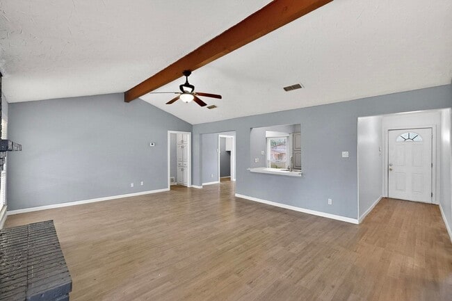 Building Photo - 2211 Sierra Dr