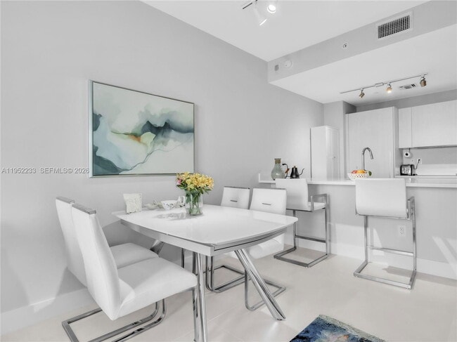 Building Photo - 501 NE 31st St