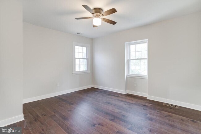 Building Photo - 8156 Buckspark Ln E